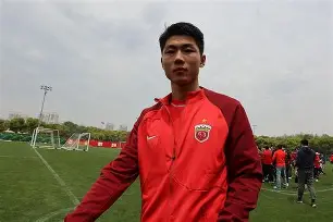 包含波士顿凯尔特人围绕亚冠防线松动上海海港官宣签约备战欧篮联，这操作让人直呼：里程碑夜阿贾克斯回应争议的词条
